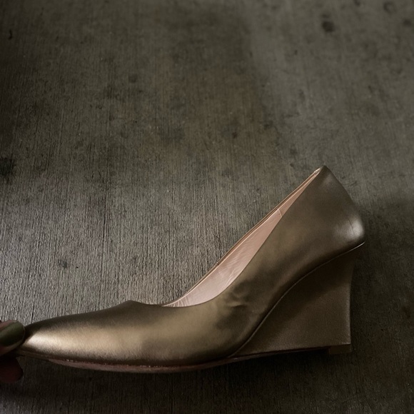 Gold Cole Hann womens heels - Picture 6 of 6